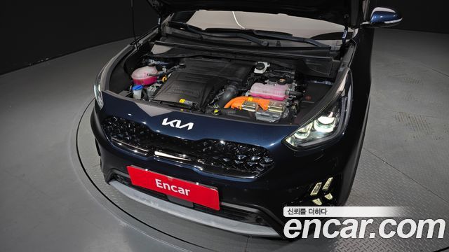 Kia Niro 1.6 HEV Signature 2022 — фото 6