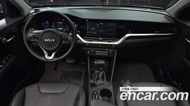 Kia Niro 1.6 HEV Signature 2022 — фото 7