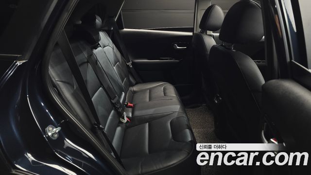 Kia Niro 1.6 HEV Signature 2022 — фото 11