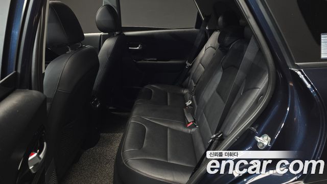 Kia Niro 1.6 HEV Signature 2022 — фото 12