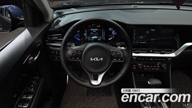 Kia Niro 1.6 HEV Signature 2022 — фото 13