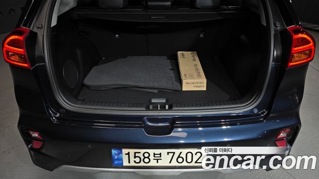 Kia Niro 1.6 HEV Signature 2022 — фото 20