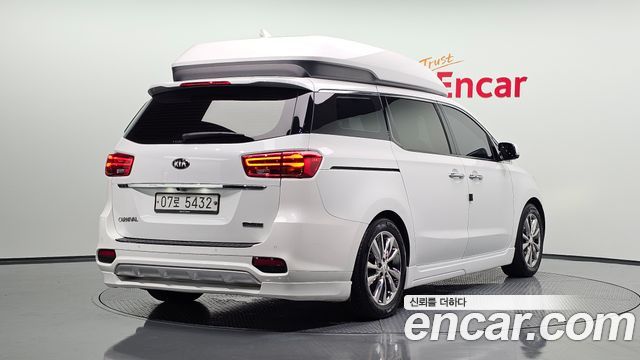 Kia Carnival 9-Seater Hi-Limousine Noblesse Special 2019 — фото 2