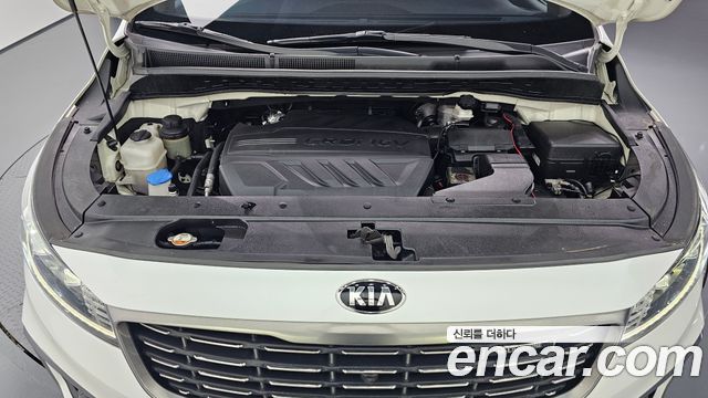 Kia Carnival 9-Seater Hi-Limousine Noblesse Special 2019 — фото 6