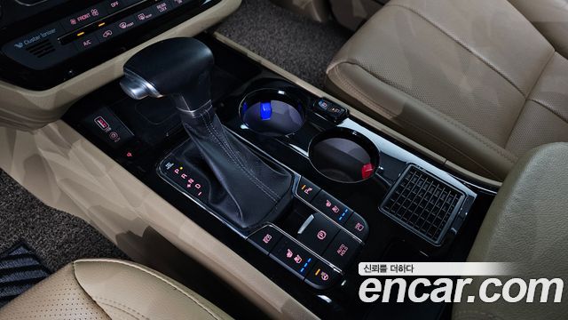 Kia Carnival 9-Seater Hi-Limousine Noblesse Special 2019 — фото 9