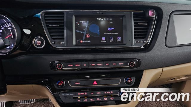 Kia Carnival 9-Seater Hi-Limousine Noblesse Special 2019 — фото 13