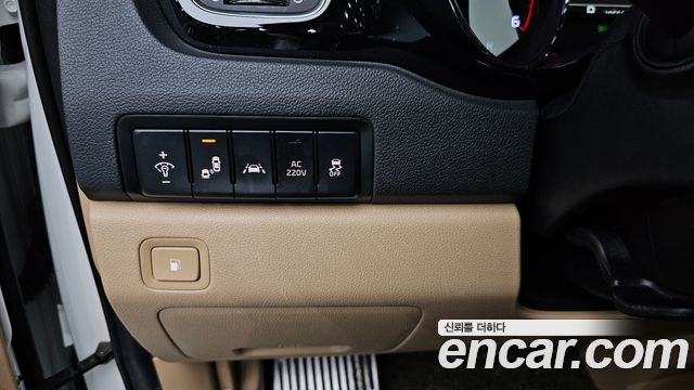 Kia Carnival 9-Seater Hi-Limousine Noblesse Special 2019 — фото 15