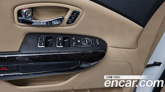 Kia Carnival 9-Seater Hi-Limousine Noblesse Special 2019 — фото 16