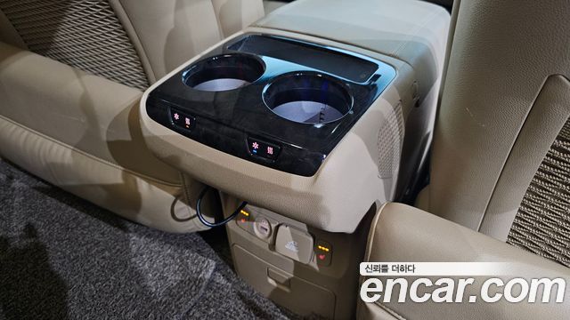 Kia Carnival 9-Seater Hi-Limousine Noblesse Special 2019 — фото 18