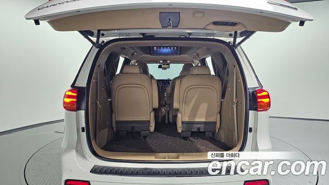 Kia Carnival 9-Seater Hi-Limousine Noblesse Special 2019 — фото 20