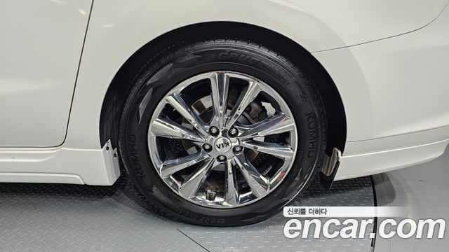 Kia Carnival 9-Seater Hi-Limousine Noblesse Special 2019 — фото 21