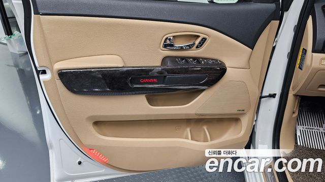 Kia Carnival 9-Seater Hi-Limousine Noblesse Special 2019 — фото 24