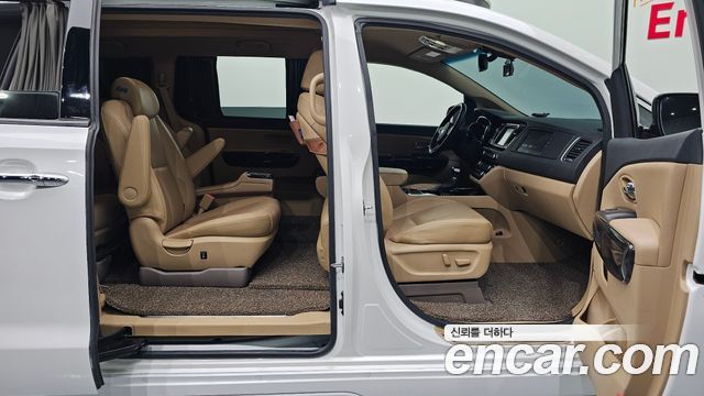 Kia Carnival 9-Seater Hi-Limousine Noblesse Special 2019 — фото 26