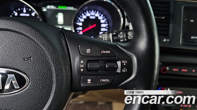 Kia Carnival 9-Seater Hi-Limousine Noblesse Special 2019 — фото 31