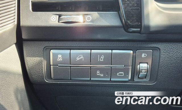 KG Mobility (SsangYong) Rexton Sports Khan Diesel 2.2 4WD Dynamic Edition (5-Link) 2021 — фото 17