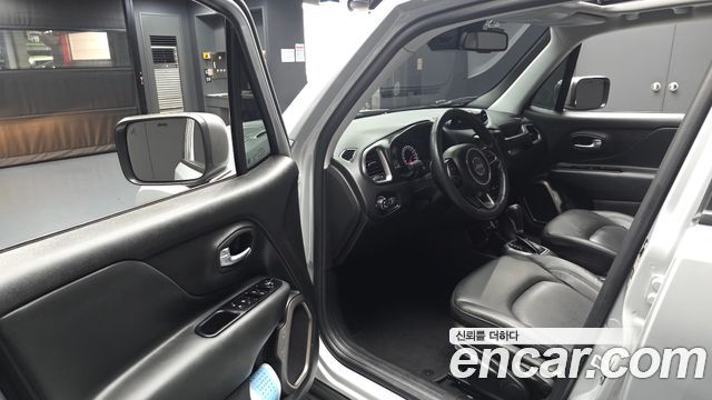 Jeep Renegade 2.4 Limited 2021 — фото 10