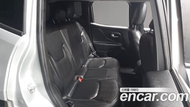 Jeep Renegade 2.4 Limited 2021 — фото 11