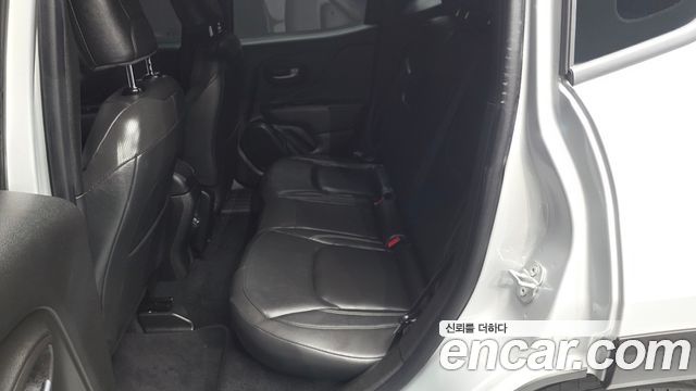Jeep Renegade 2.4 Limited 2021 — фото 12
