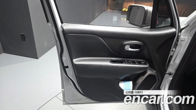 Jeep Renegade 2.4 Limited 2021 — фото 24