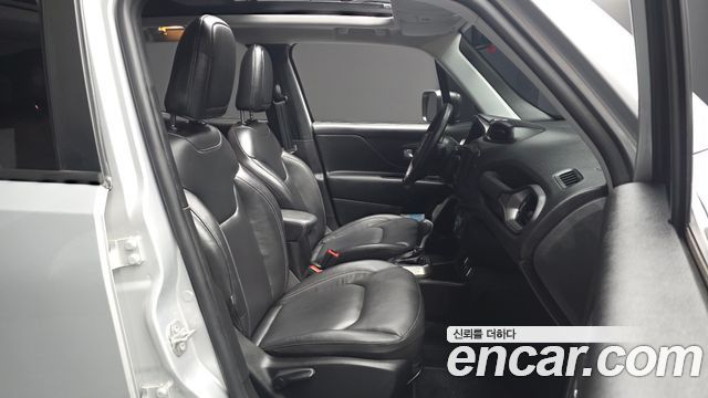 Jeep Renegade 2.4 Limited 2021 — фото 26