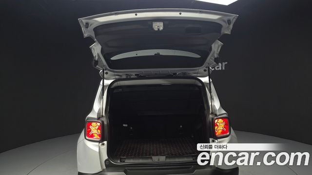 Jeep Renegade 2.4 Limited 2021 — фото 30