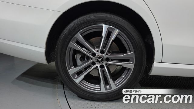 Mercedes-Benz E-Class (W213) E350 4MATIC Avantgarde 2022 — фото 5