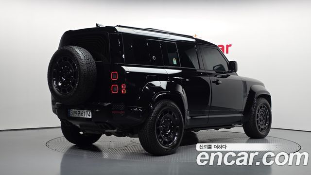 Land Rover Defender (L663) 110 P635 Octa Black 2026 — фото 2
