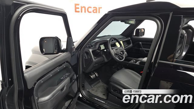 Land Rover Defender (L663) 110 P635 Octa Black 2026 — фото 10