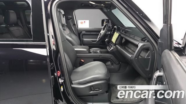 Land Rover Defender (L663) 110 P635 Octa Black 2026 — фото 11
