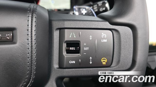 Land Rover Defender (L663) 110 P635 Octa Black 2026 — фото 16