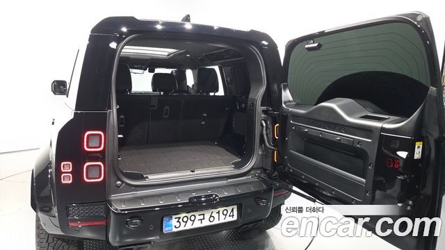 Land Rover Defender (L663) 110 P635 Octa Black 2026 — фото 20