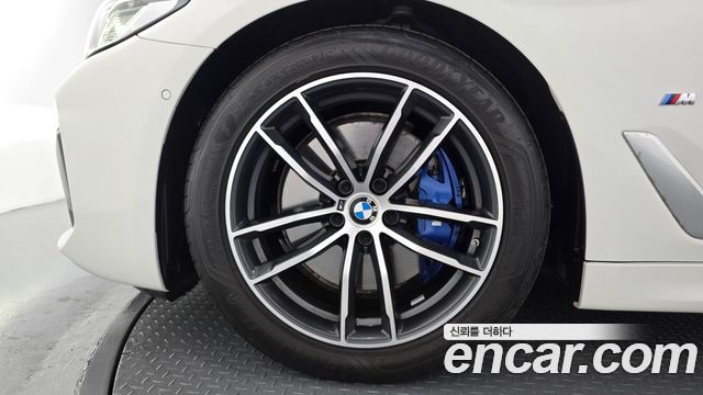 BMW 5 Series (G30) 520i M Sport 2023 — фото 5