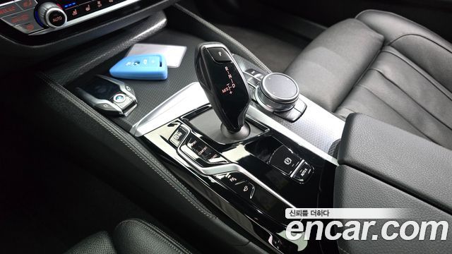 BMW 5 Series (G30) 520i M Sport 2023 — фото 9