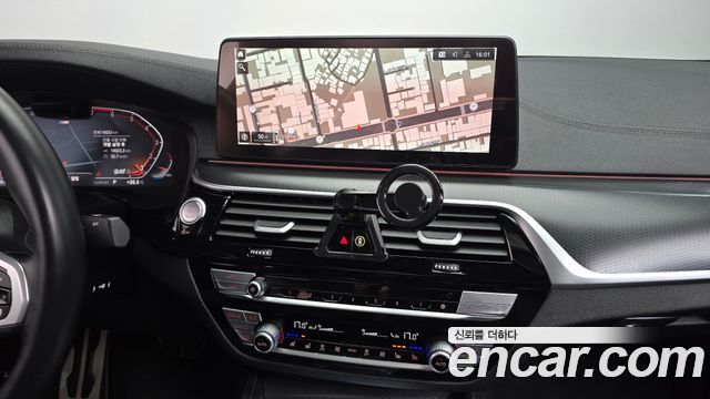 BMW 5 Series (G30) 520i M Sport 2023 — фото 17