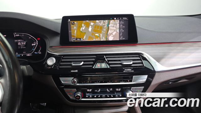 BMW 5 Series (G30) 520d xDrive M Sport Package Plus 2020 — фото 14
