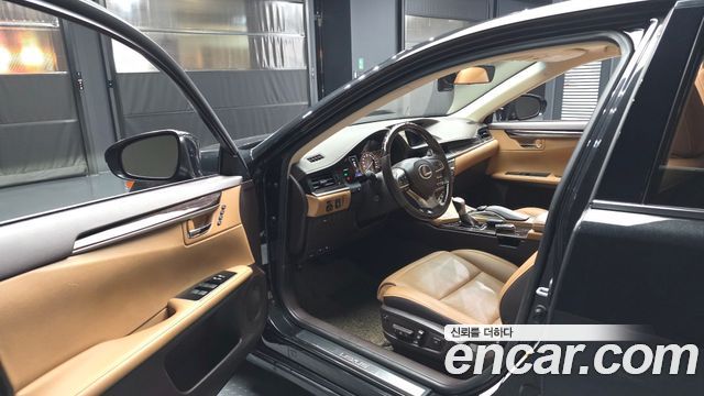 Lexus ES300h Supreme XV60 2016 — фото 10