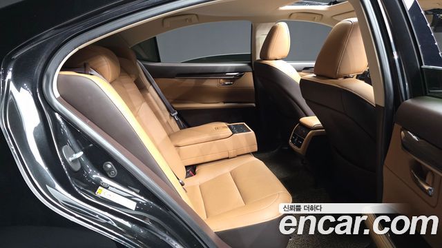 Lexus ES300h Supreme XV60 2016 — фото 12