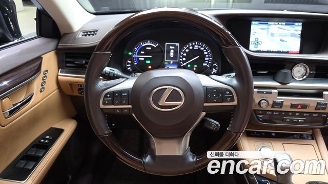 Lexus ES300h Supreme XV60 2016 — фото 13