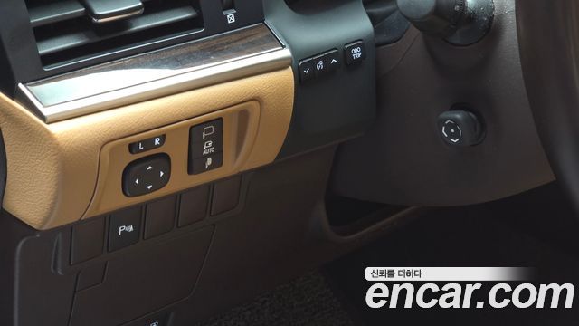 Lexus ES300h Supreme XV60 2016 — фото 17