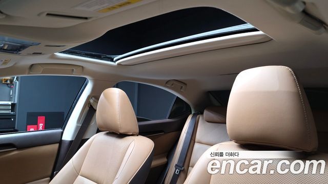 Lexus ES300h Supreme XV60 2016 — фото 19