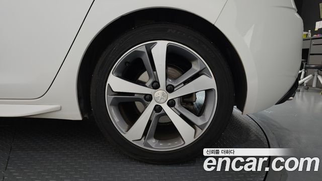 Peugeot 308 (II) 1.6 BlueHDi GT Line 2018 — фото 21