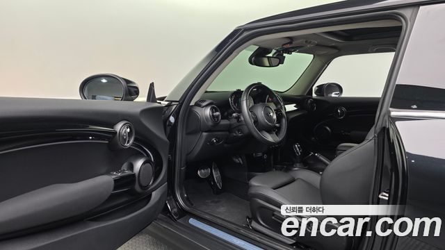 MINI Cooper Classic Plus 3rd 2024 — фото 10