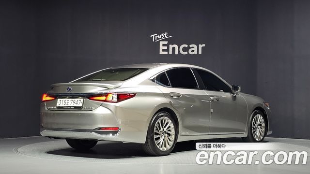 Lexus ES300h (VII) Luxury Plus 2021 — фото 2