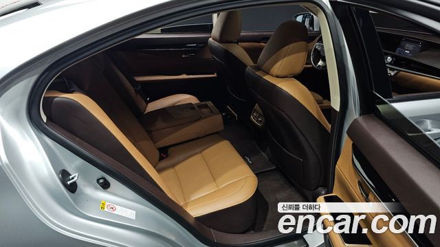 Lexus ES300h premium XV60 2016 — фото 11