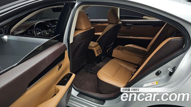 Lexus ES300h premium XV60 2016 — фото 12
