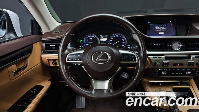 Lexus ES300h premium XV60 2016 — фото 13