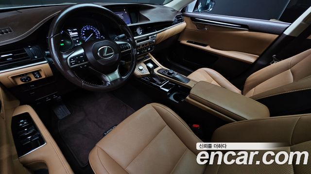 Lexus ES300h premium XV60 2016 — фото 18