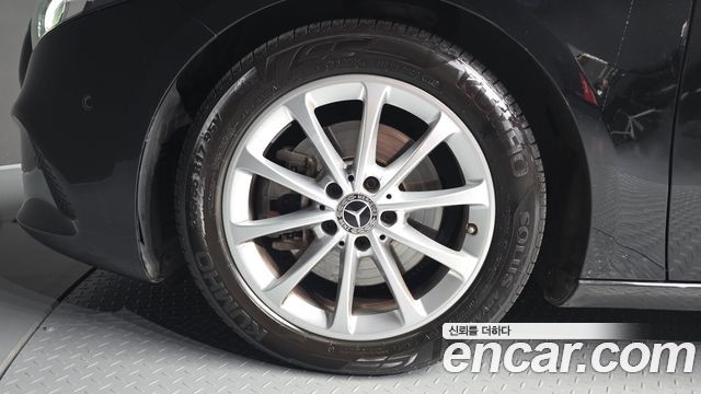 Mercedes-Benz A-Class (W177) A220 Sedan 2020 — фото 5