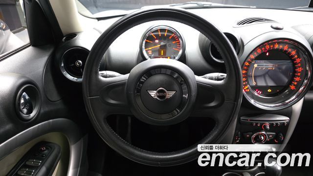 MINI Cooper D Countryman Standard 1st 2015 — фото 13