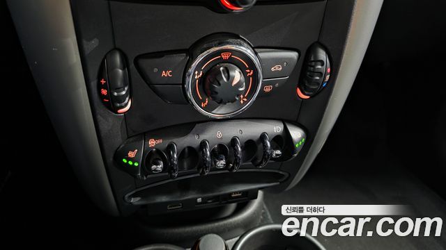 MINI Cooper D Countryman Standard 1st 2015 — фото 17